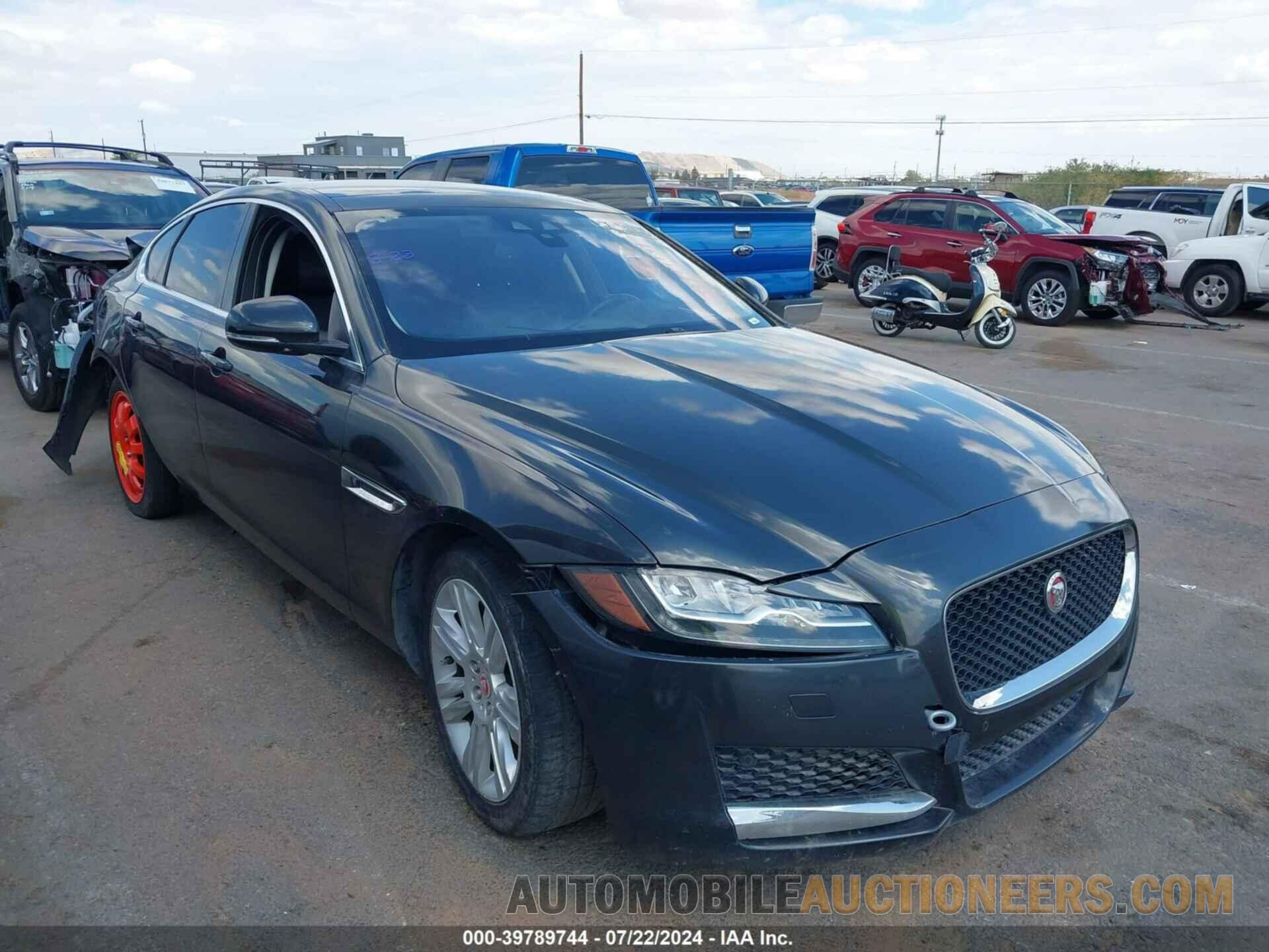 SAJBD4BV4HCY29758 JAGUAR XF 2017