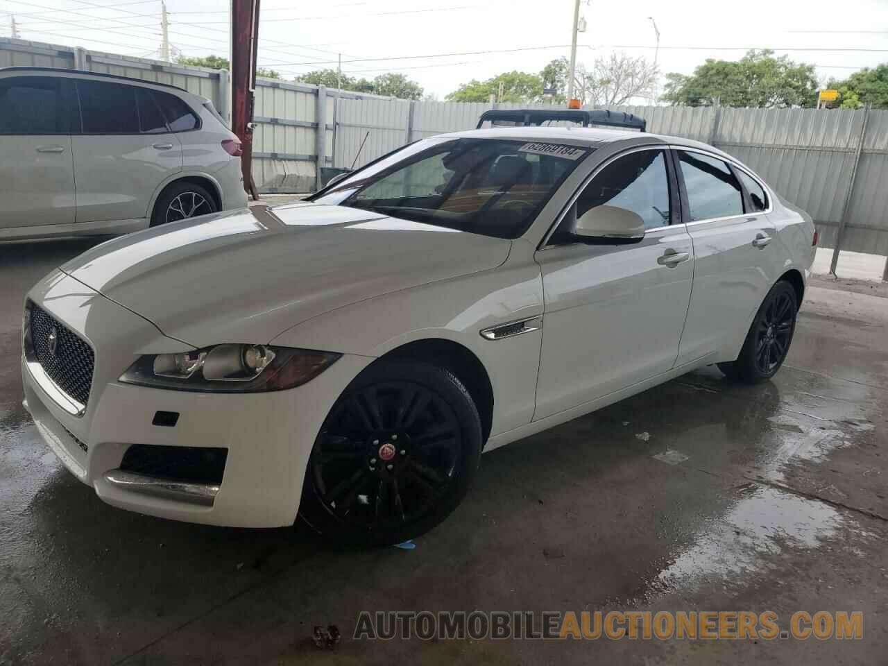 SAJBD4BV4HCY44941 JAGUAR XF 2017