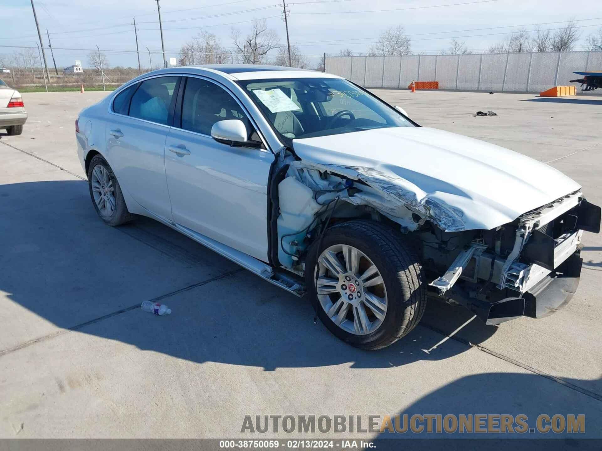 SAJBD4BV6GCY21241 JAGUAR XF 2016