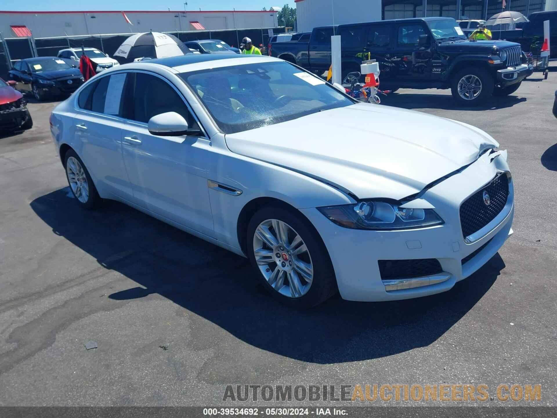 SAJBD4BV7HCY35585 JAGUAR XF 2017