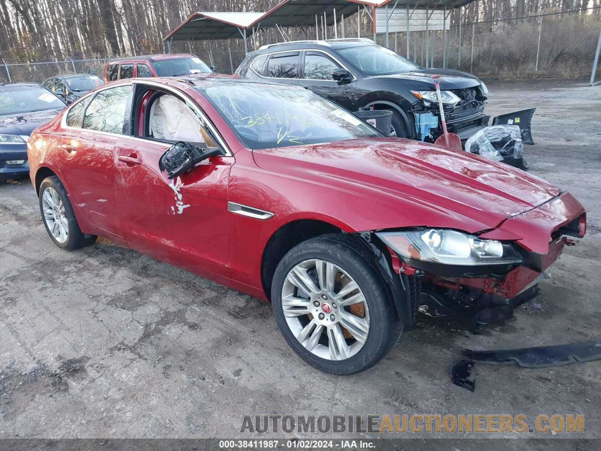 SAJBD4BV9HCY44806 JAGUAR XF 2017