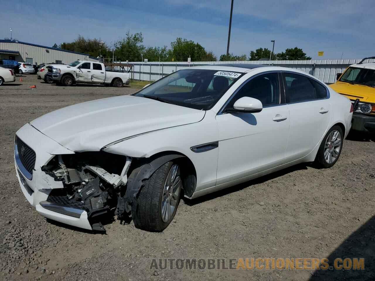 SAJBD4BVXHCY38576 JAGUAR XF 2017