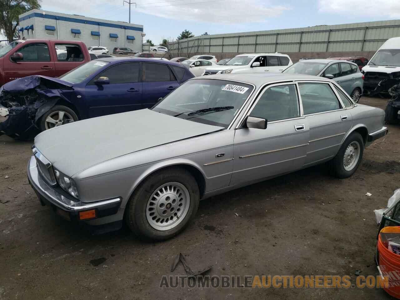 SAJHV1640JC550739 JAGUAR XJ 1988