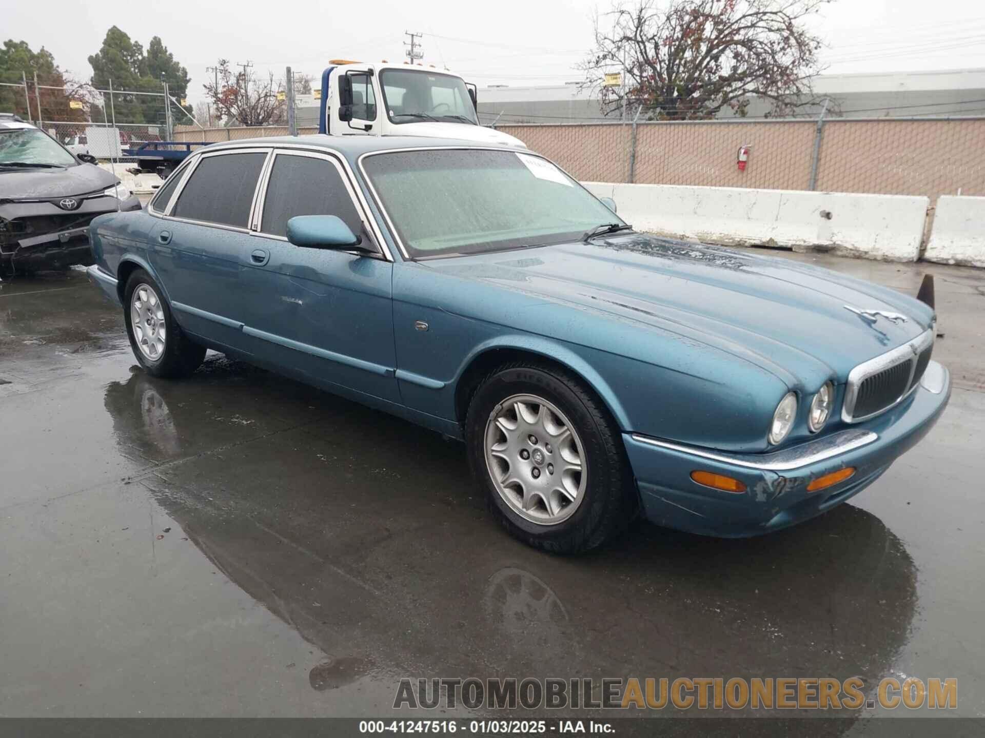 SAJHX1049XC854485 JAGUAR XJ8 1999