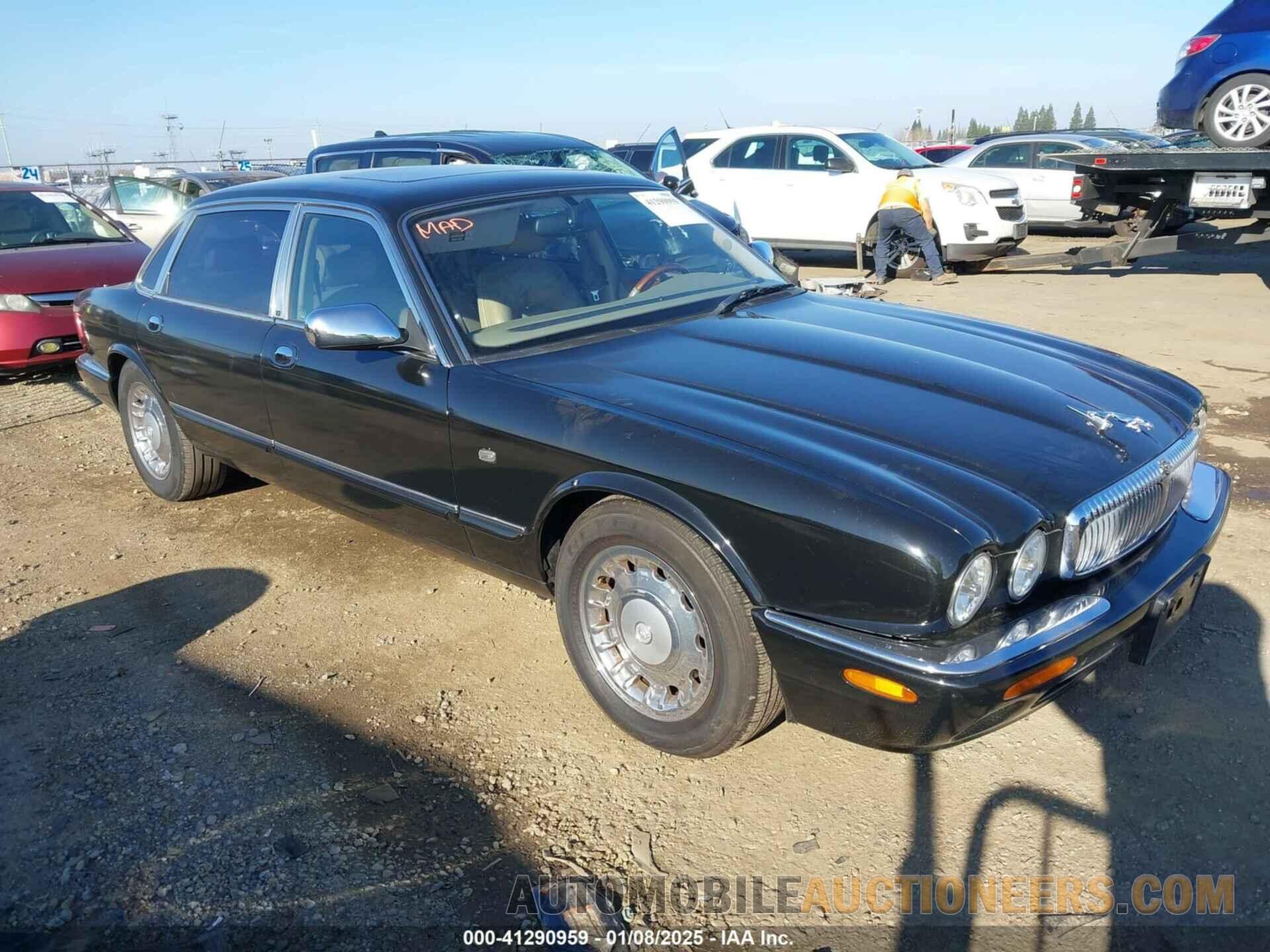 SAJKX6247WC822617 JAGUAR XJ8 1998