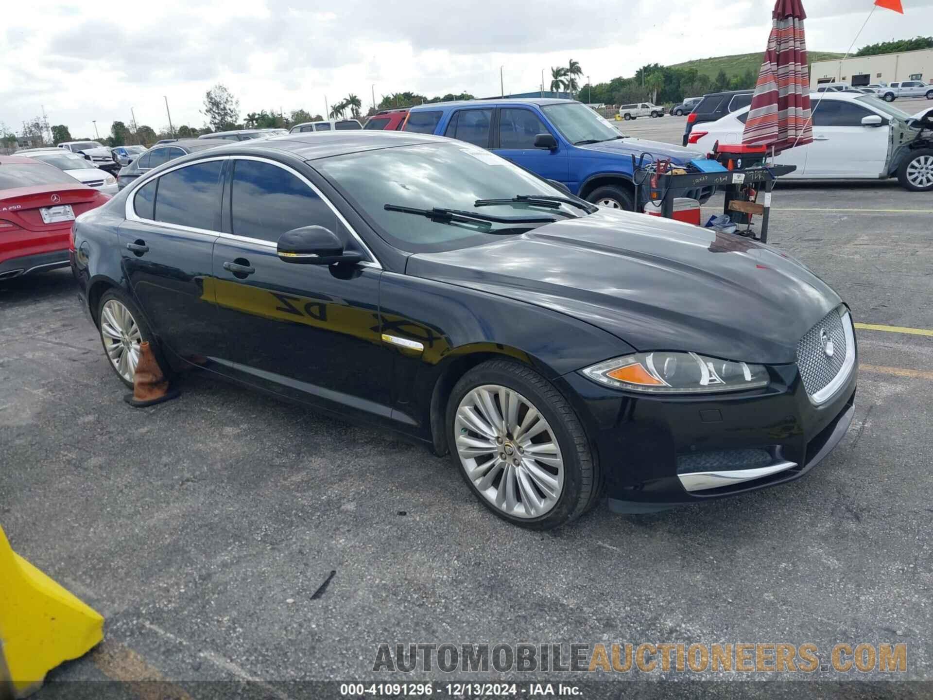 SAJWA0E71D8S70781 JAGUAR XF 2013