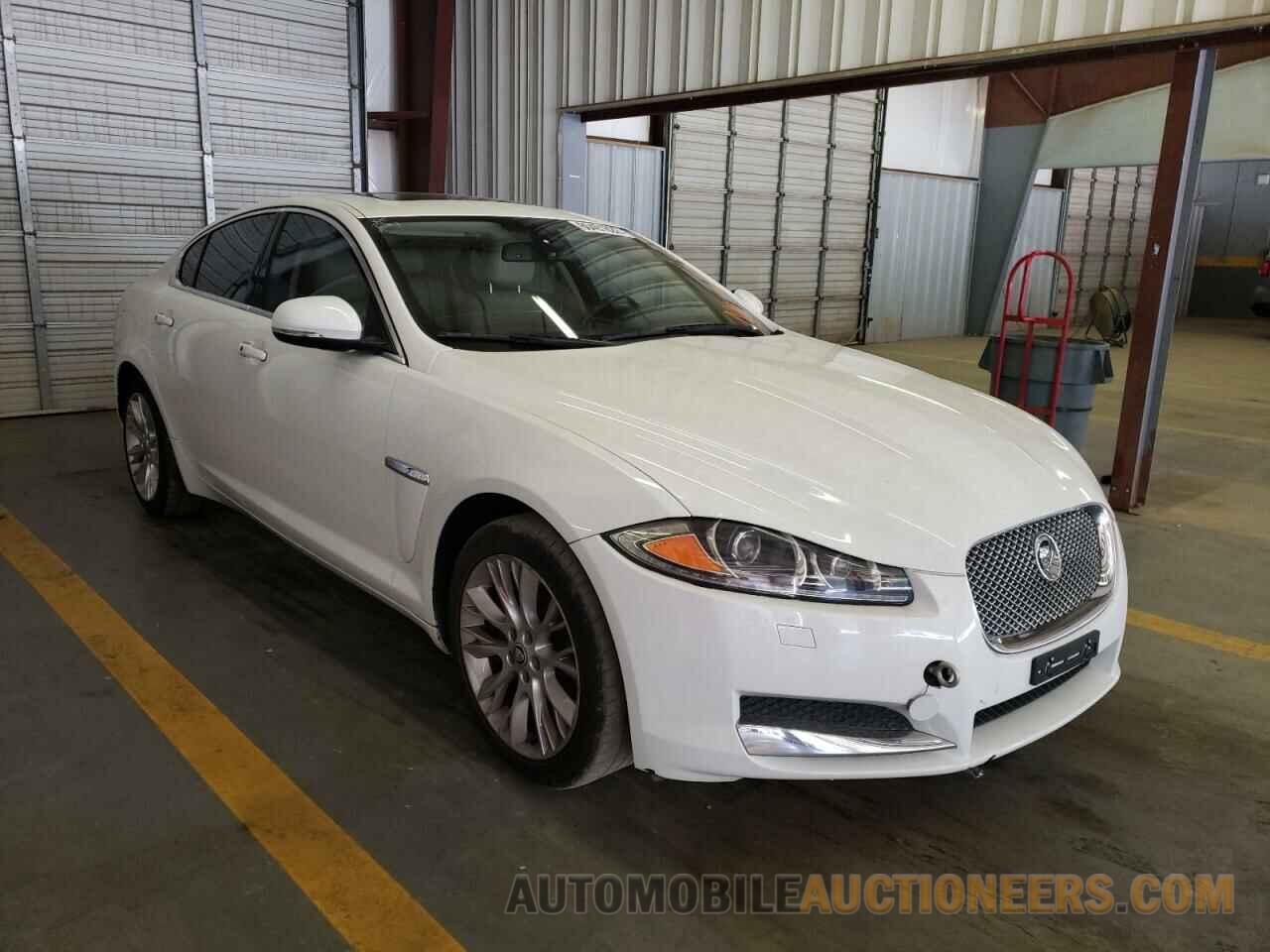 SAJWA0E72D8S91025 JAGUAR XF 2013