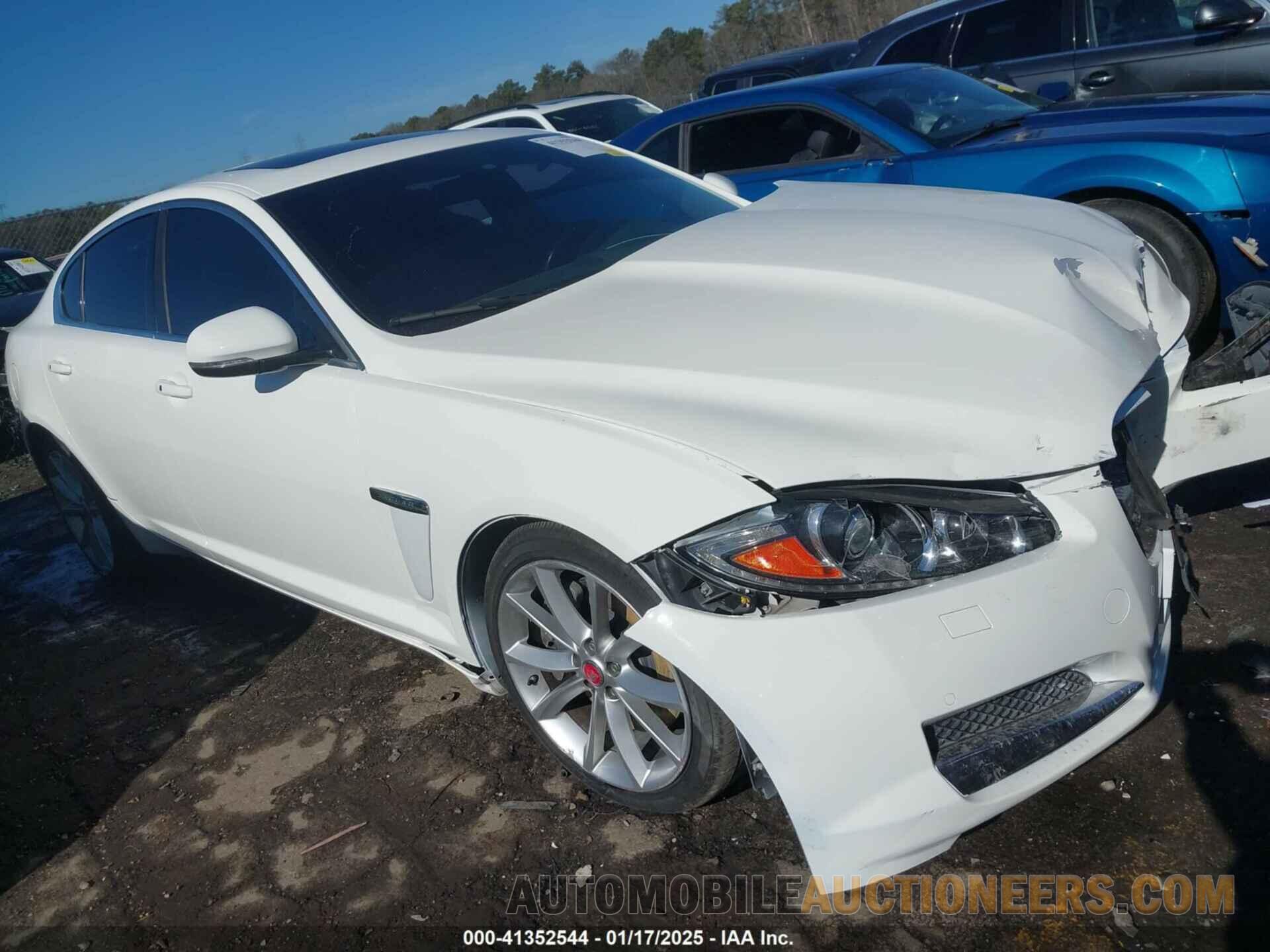 SAJWA0F7XF8U64372 JAGUAR XF 2015