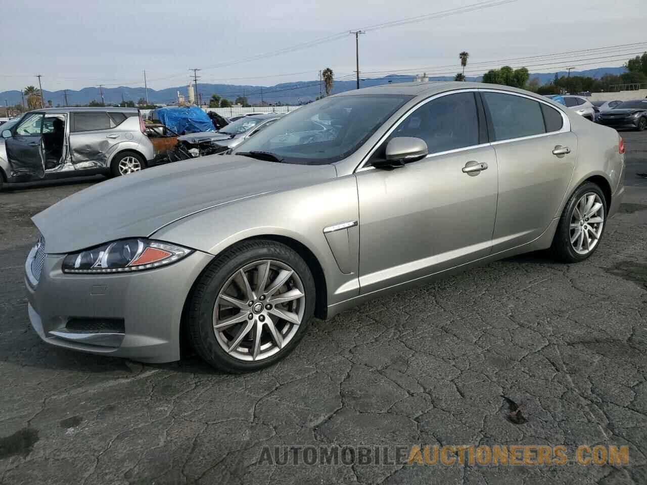 SAJWA0FB2CLS21958 JAGUAR XF 2012