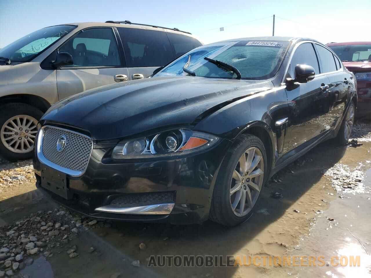 SAJWA0FB2CLS43037 JAGUAR XF 2012