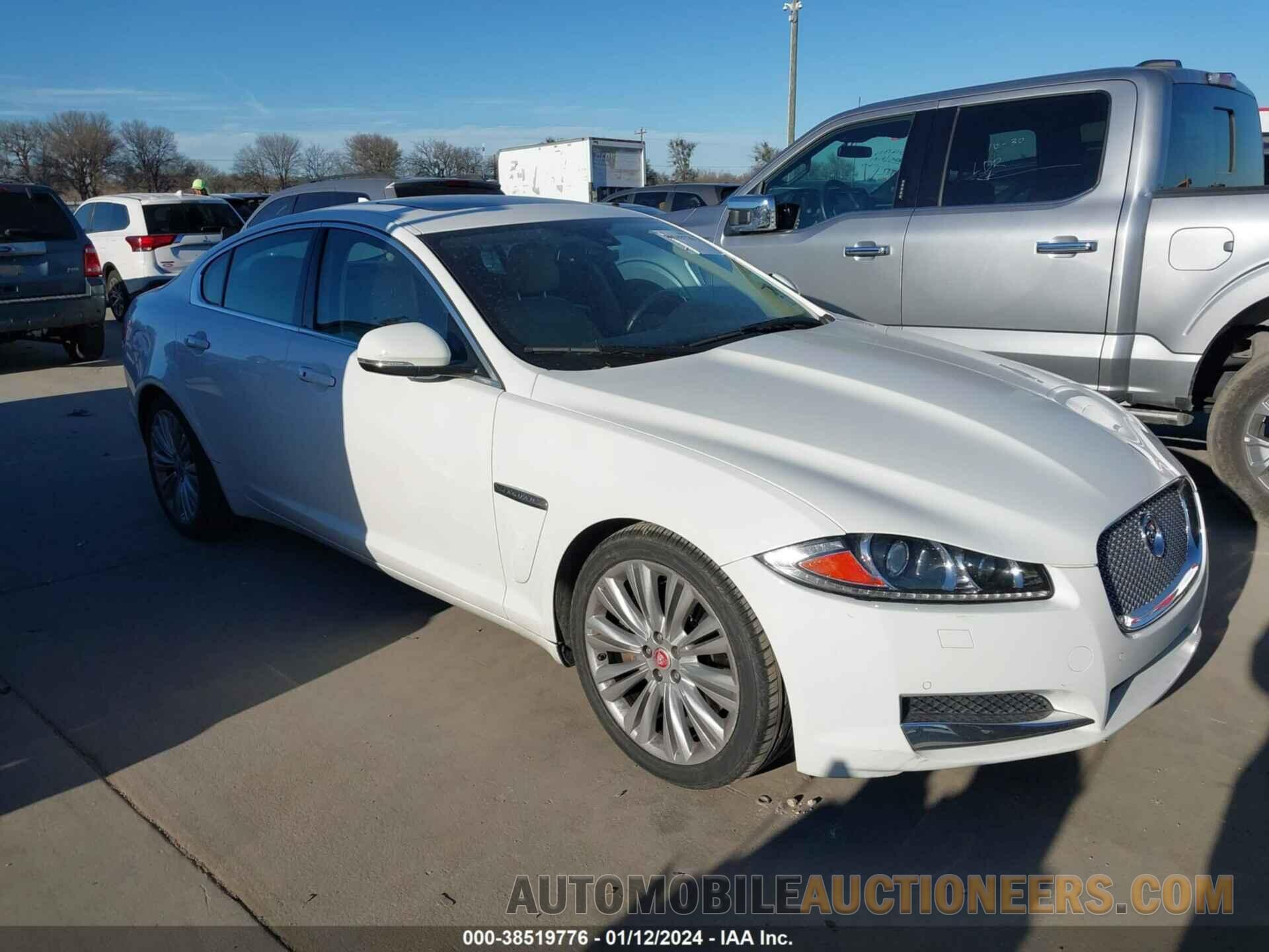 SAJWA0FS3FPU67513 JAGUAR XF 2015