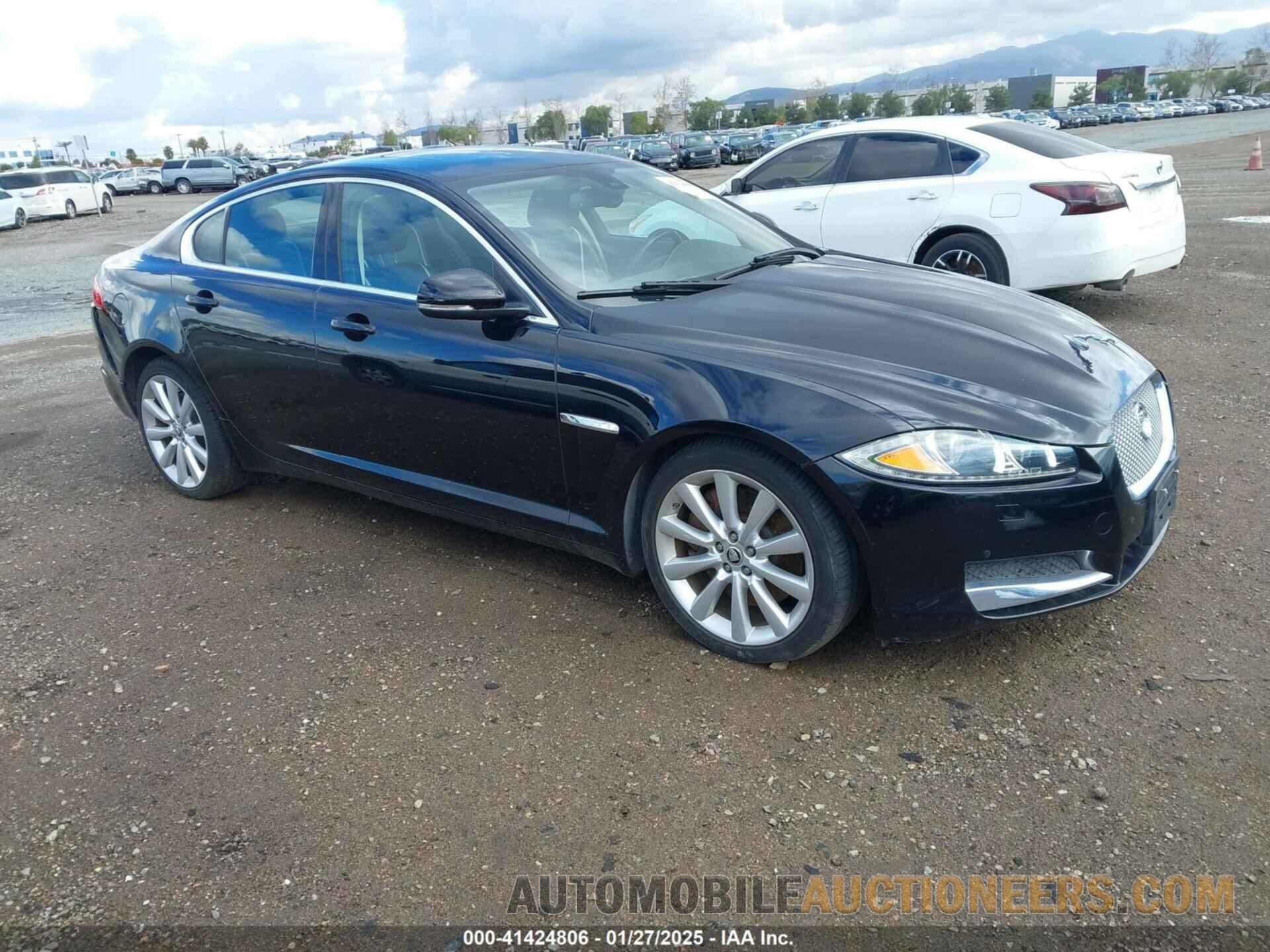 SAJWA0HB0CLS27092 JAGUAR XF 2012