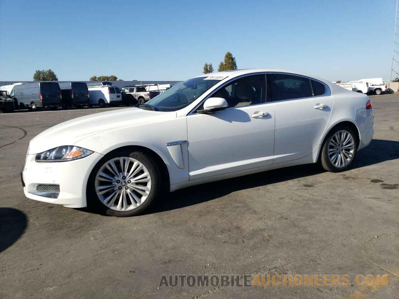 SAJWA0HBXCLS27262 JAGUAR XF 2012