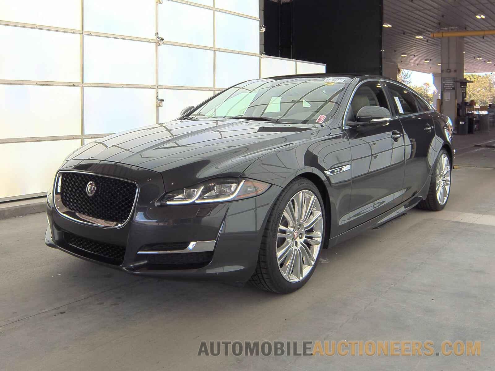 SAJWA1C70G8V95497 Jaguar XJ 2016