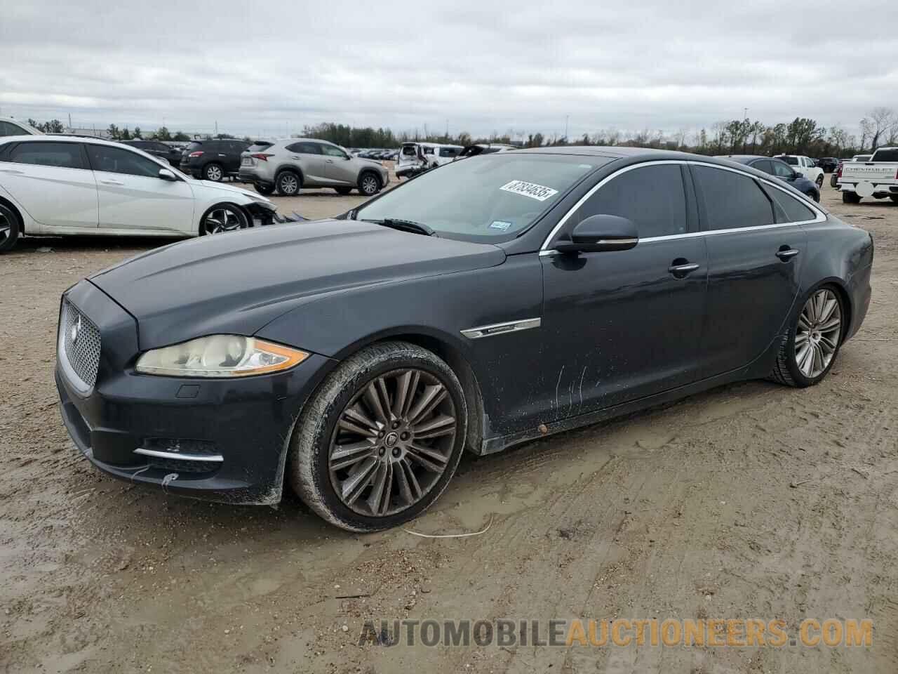 SAJWA1GE5CMV29747 JAGUAR XJ 2012