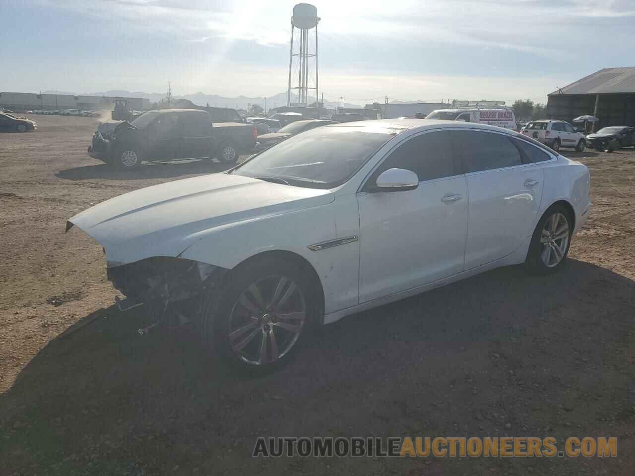 SAJWA2G72G8V95338 JAGUAR XJ 2016