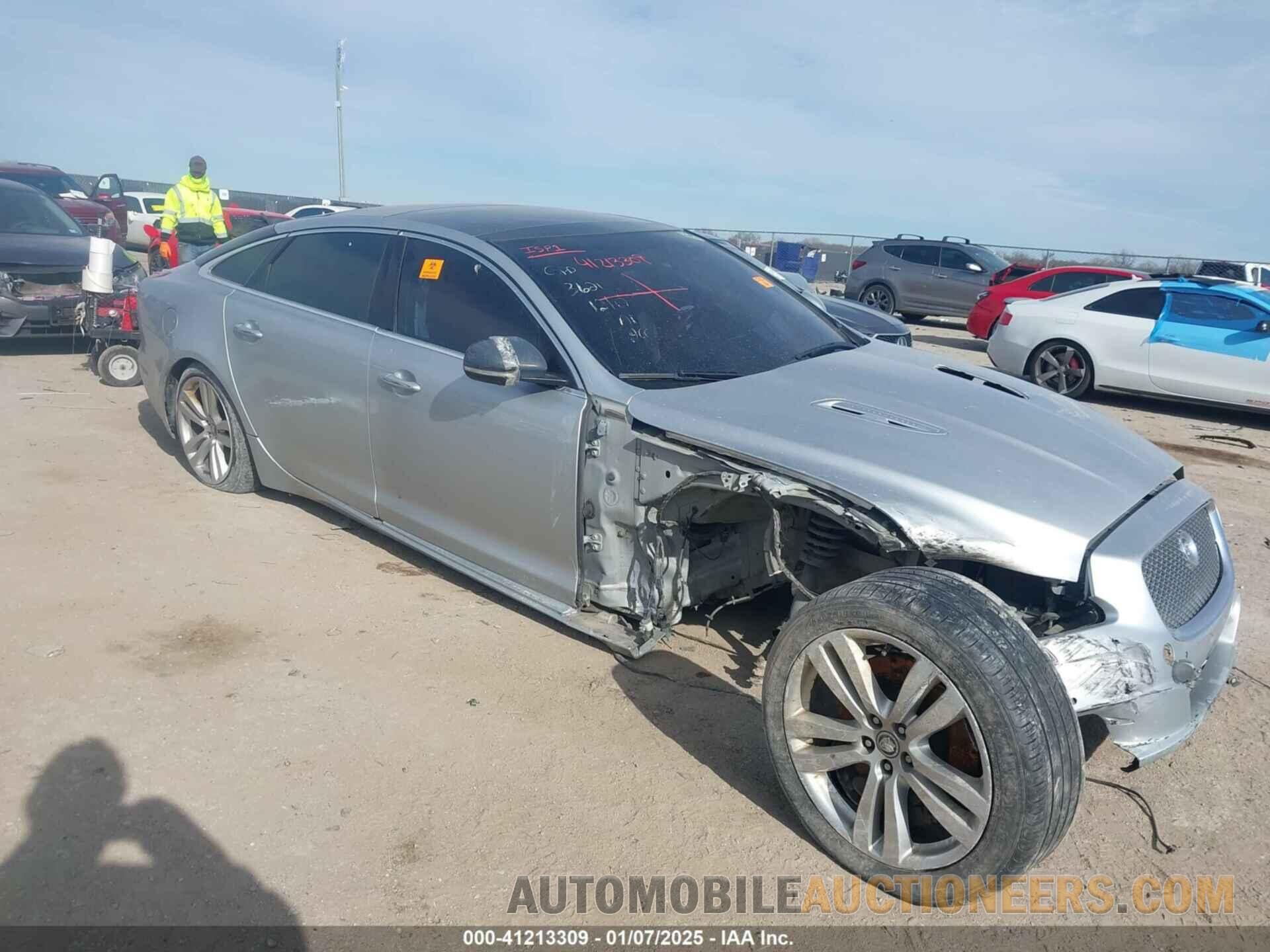 SAJWA2GB7BLV16529 JAGUAR XJ 2011