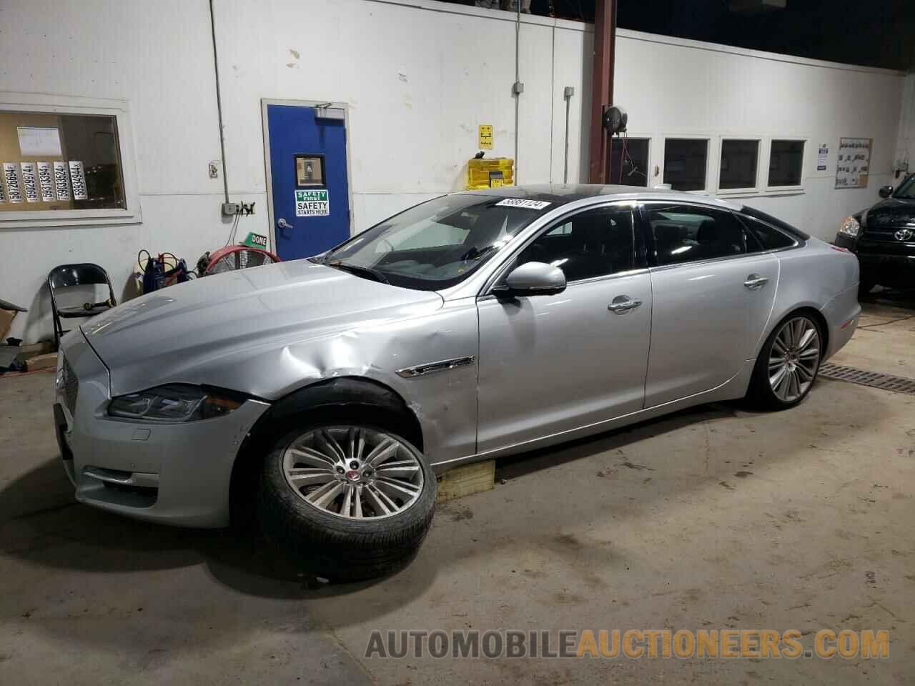 SAJWA2GE5HMW12592 JAGUAR XJ 2017