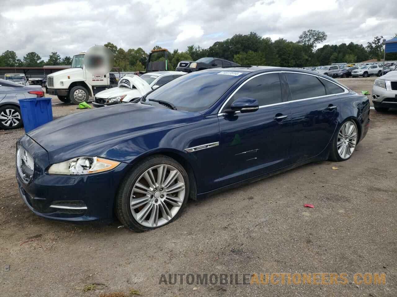 SAJWA2GE9BMV02443 JAGUAR XJ 2011