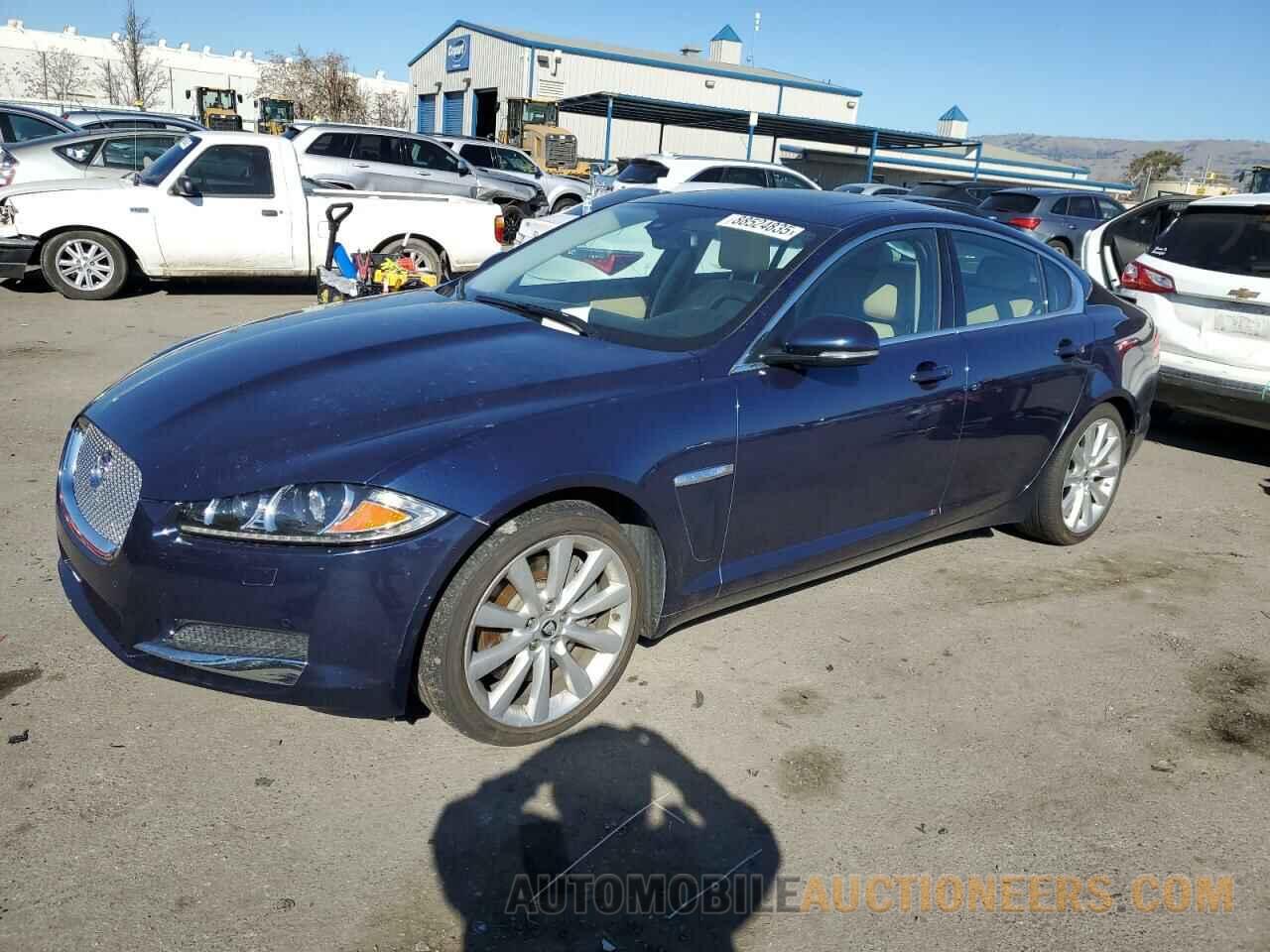 SAJWJ0EF3D8S83653 JAGUAR XF 2013