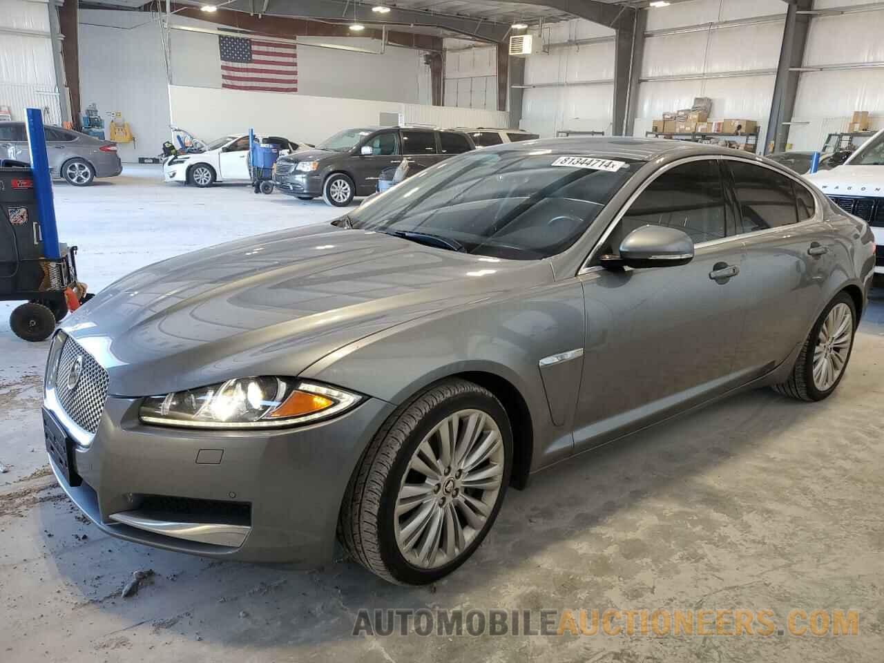 SAJWJ0EF7D8S85003 JAGUAR XF 2013