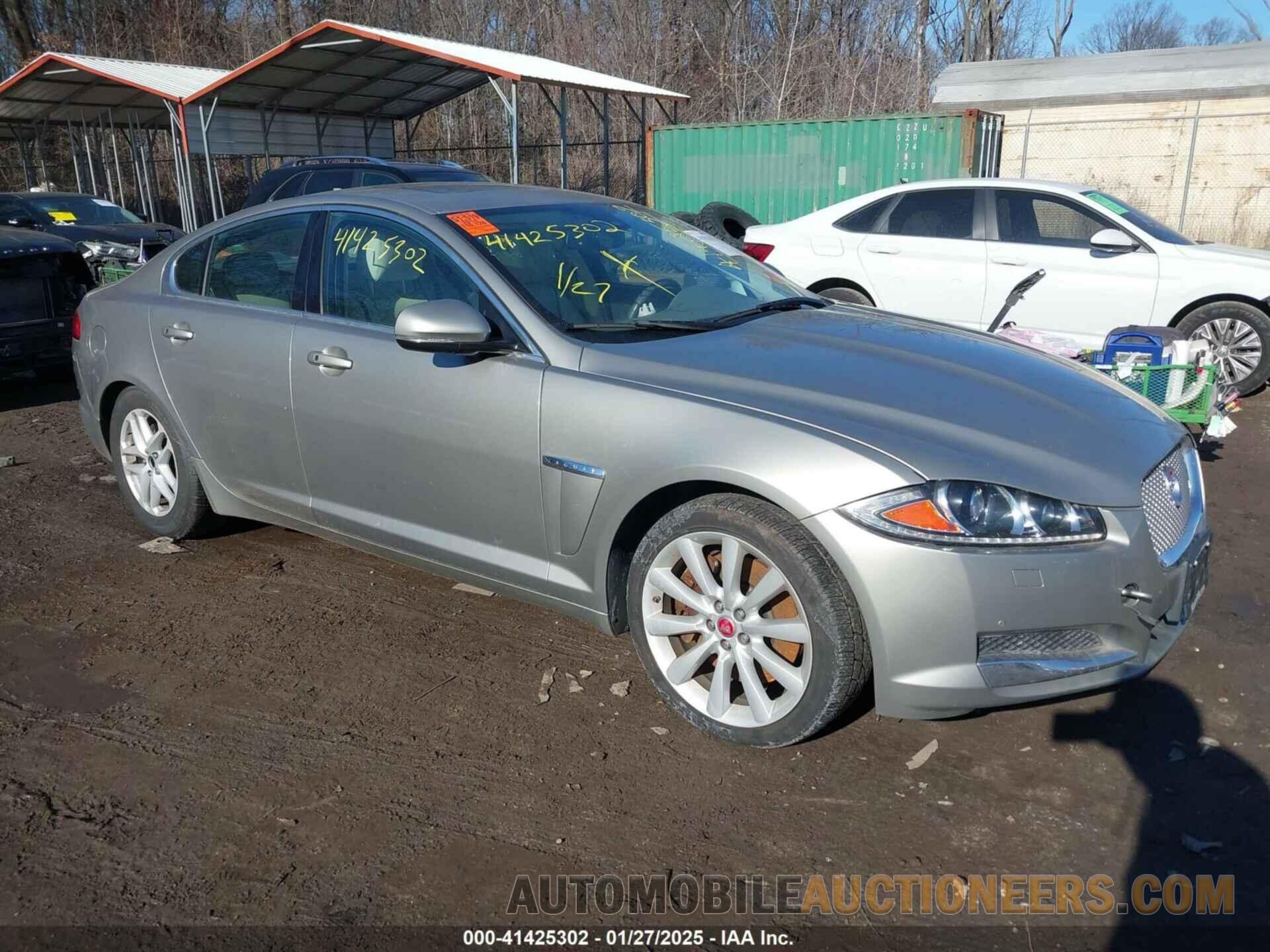 SAJWJ0EF8E8U12553 JAGUAR XF 2014