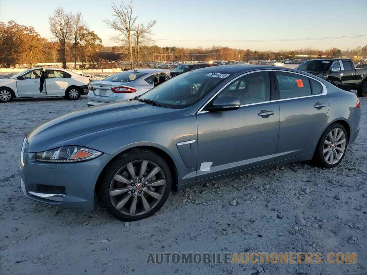 SAJWJ0EF8E8U17476 JAGUAR XF 2014