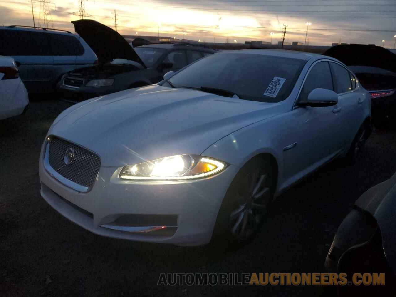 SAJWJ0EFXD8U08972 JAGUAR XF 2013