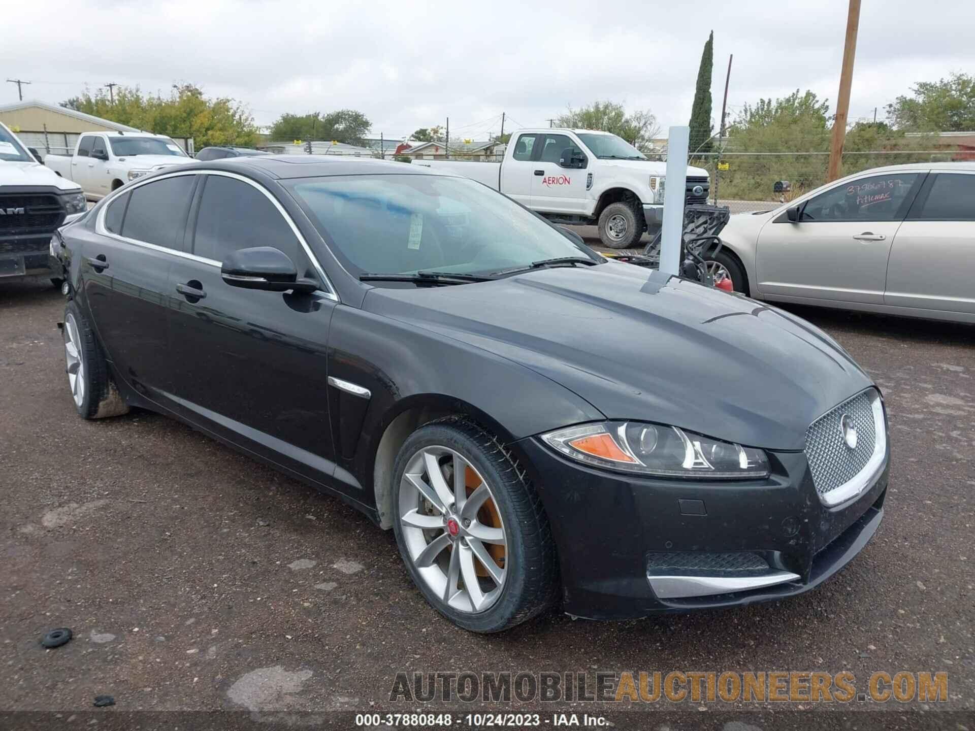 SAJWJ0FF2F8U49517 JAGUAR XF 2015