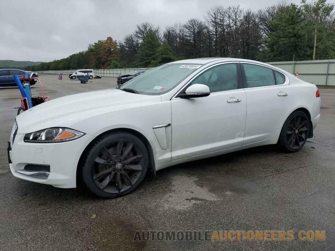 SAJWJ0FF2F8U66561 JAGUAR XF 2015