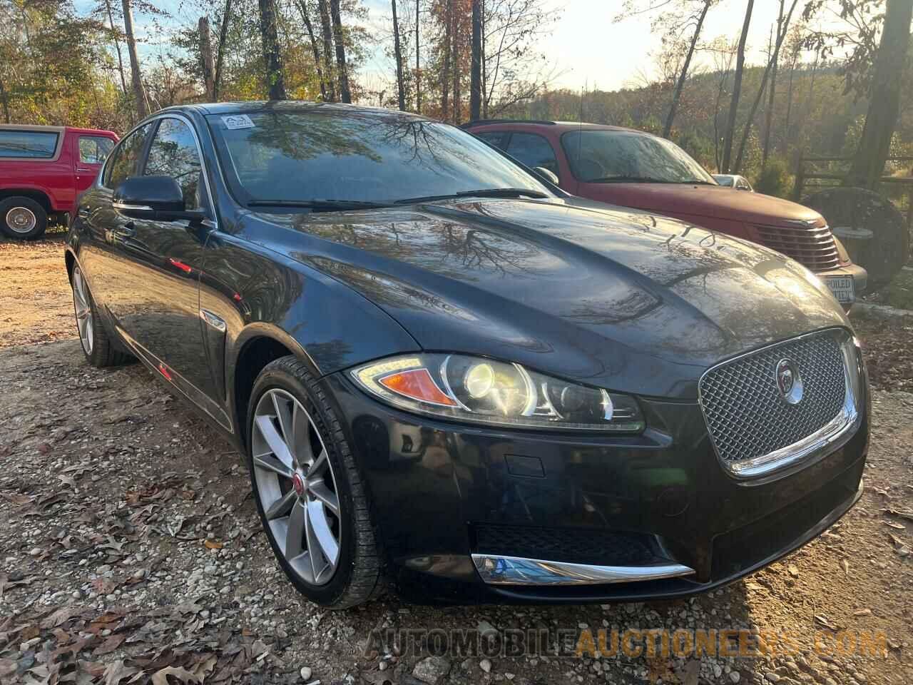 SAJWJ0FF3F8U56685 JAGUAR XF 2015