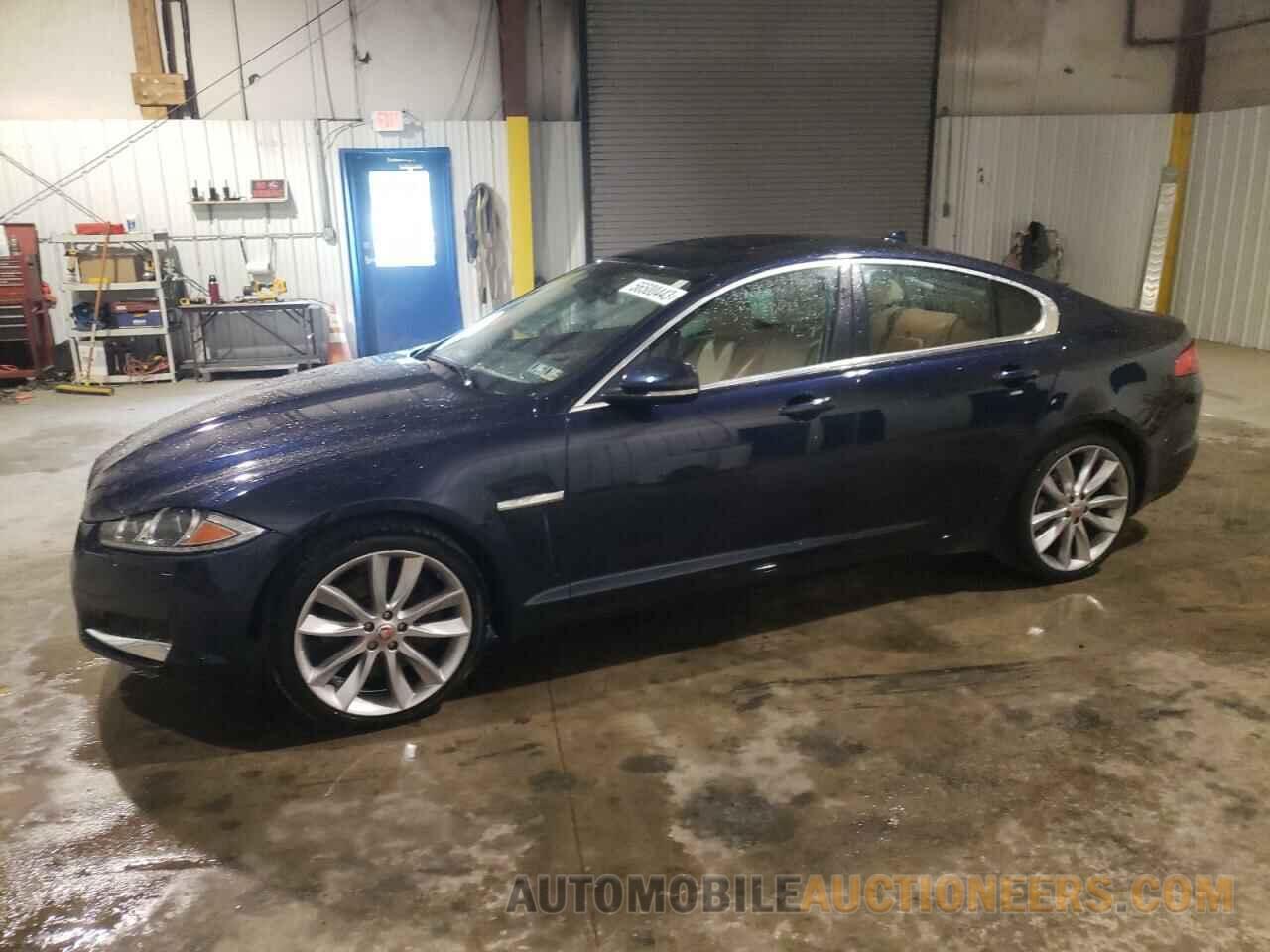 SAJWJ0FF3F8U61997 JAGUAR XF 2015