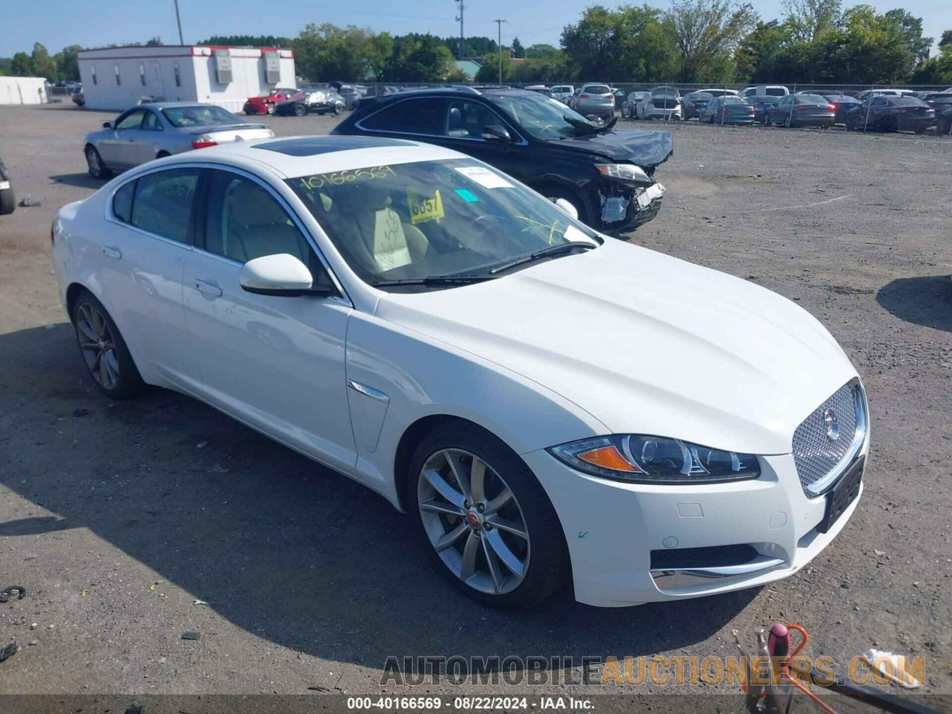 SAJWJ0FF4F8U58204 JAGUAR XF 2015