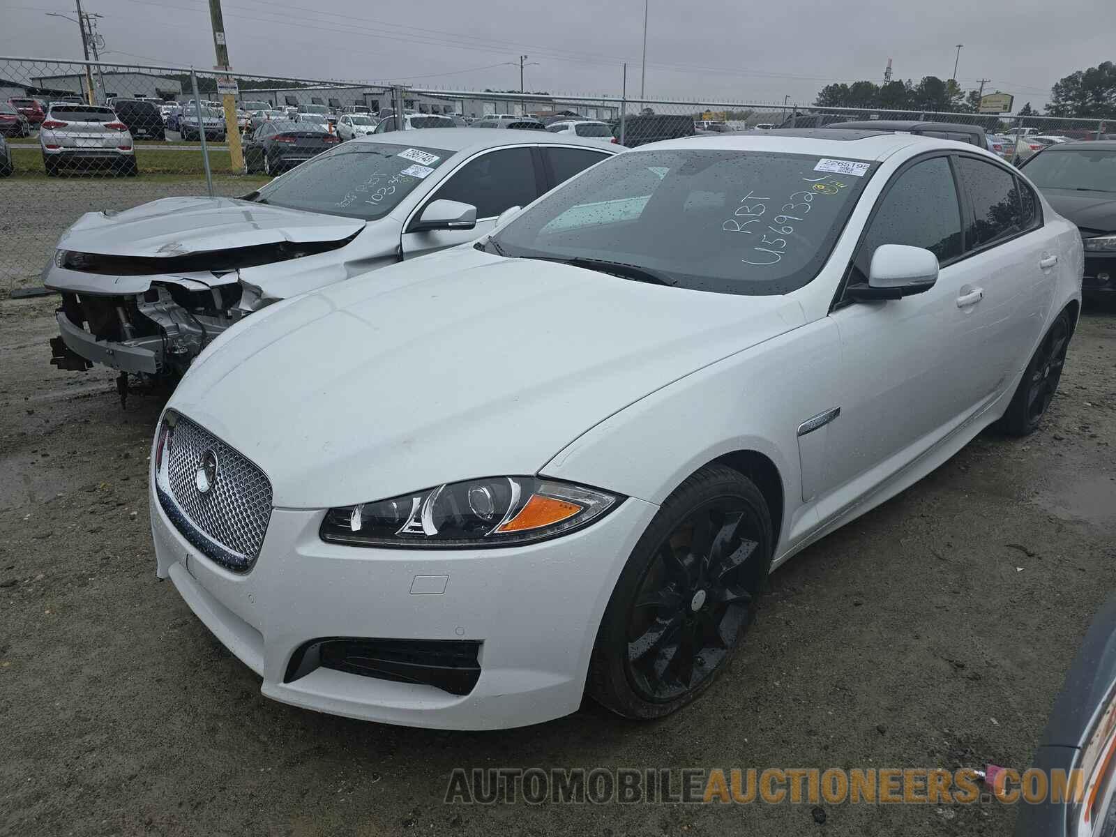 SAJWJ0FF5F8U56932 Jaguar XF 2015