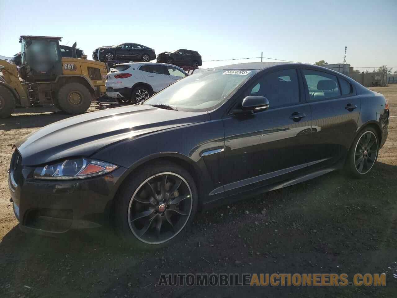 SAJWJ0FF6F8U70242 JAGUAR XF 2015