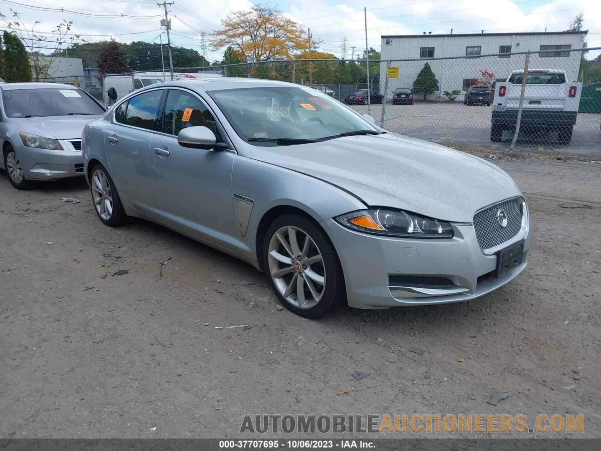 SAJWJ0FF9F8U72776 JAGUAR XF 2015