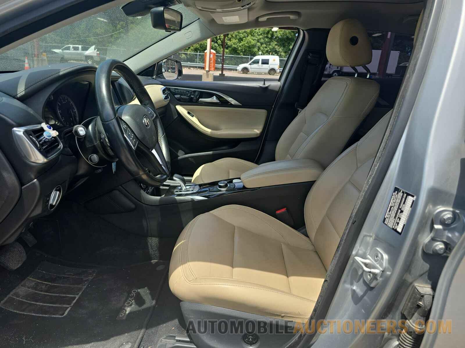 SJKCH5CP4JA054485 INFINITI QX30 2018