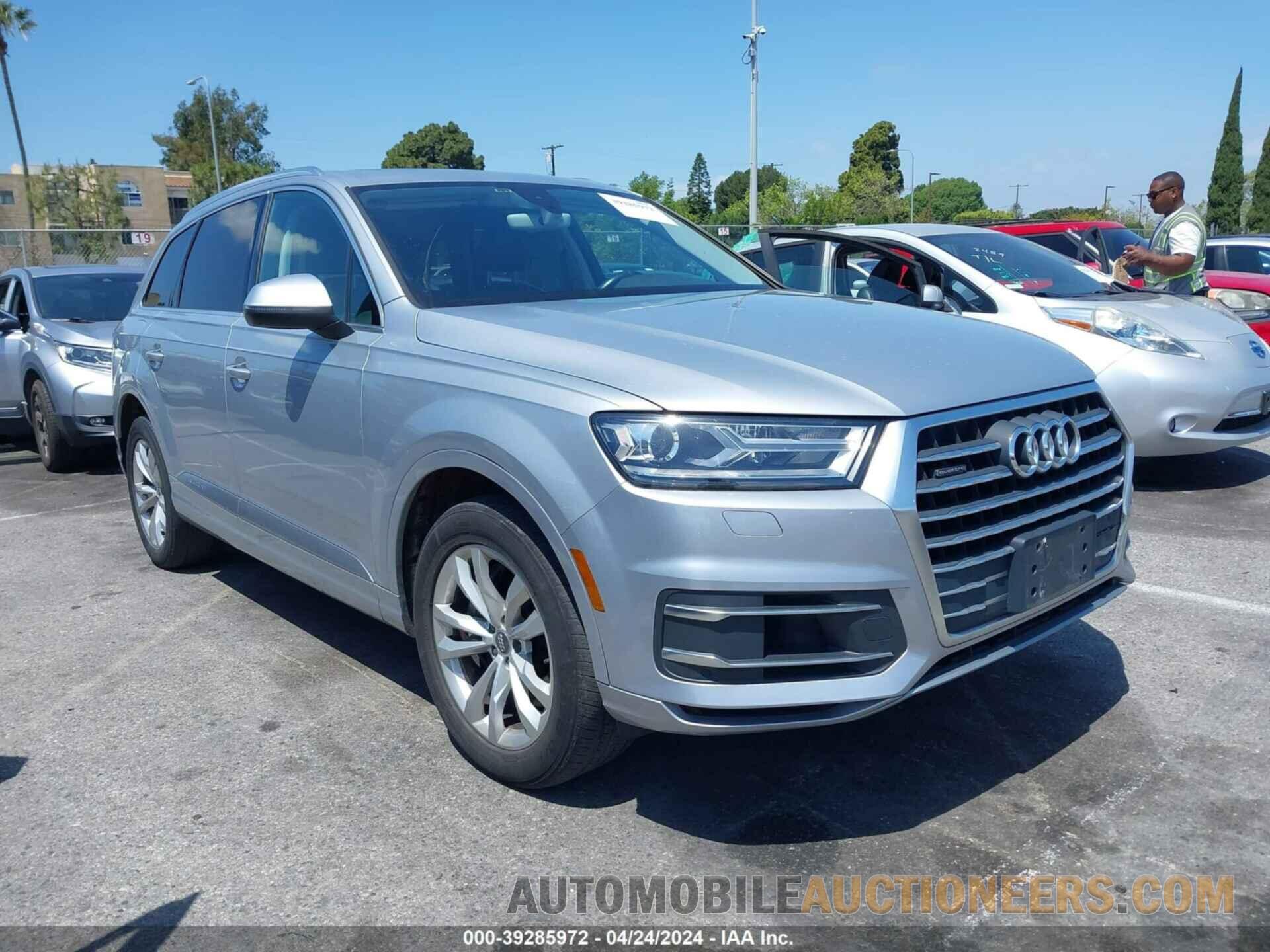 WA1AAAF72HD010698 AUDI Q7 2017