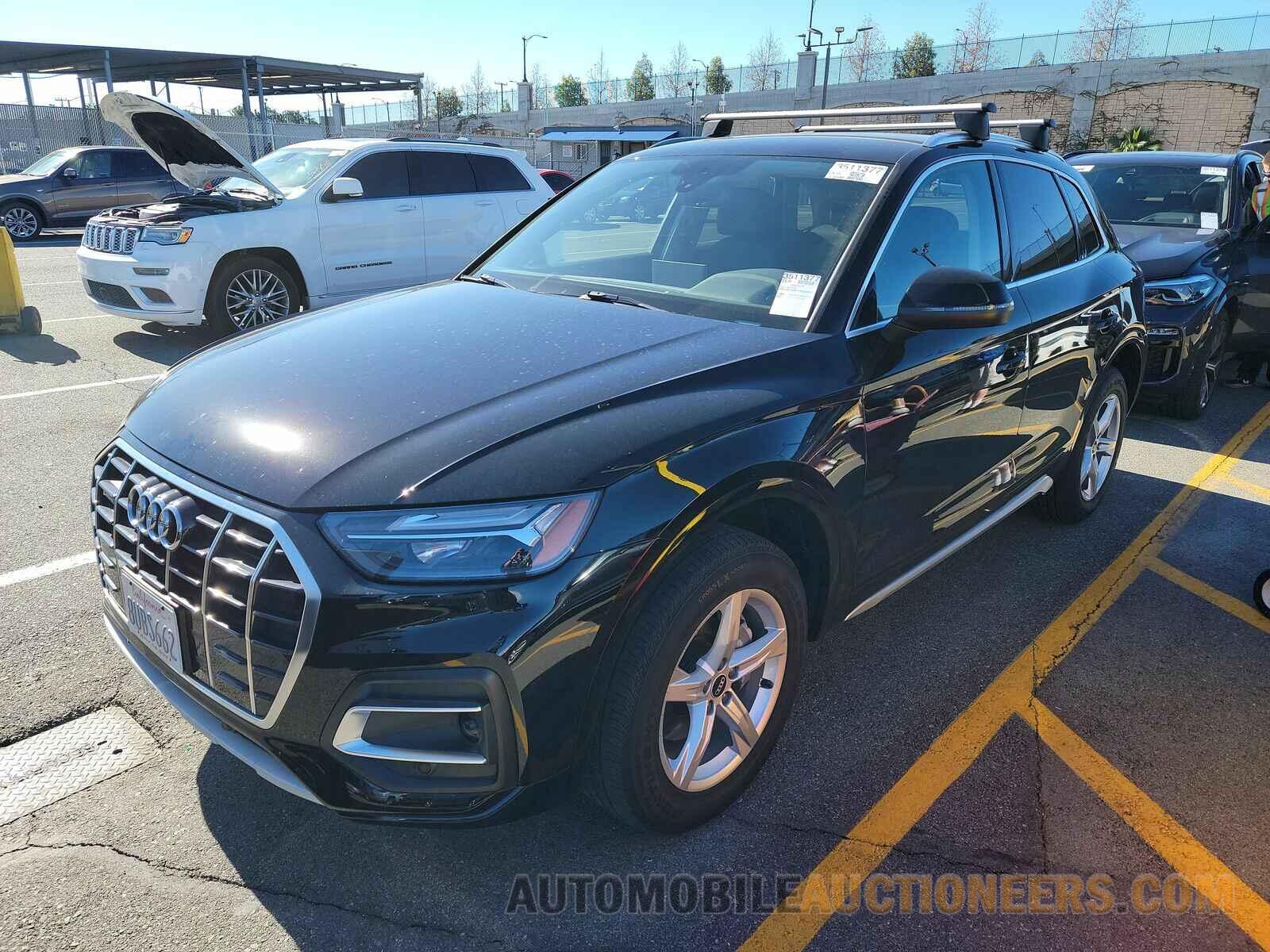 WA1AAAFY0M2004977 Audi Q5 2021