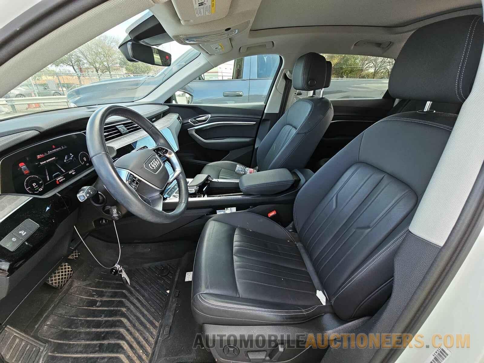 WA1AAAGEXMB014551 Audi e-tron 2021