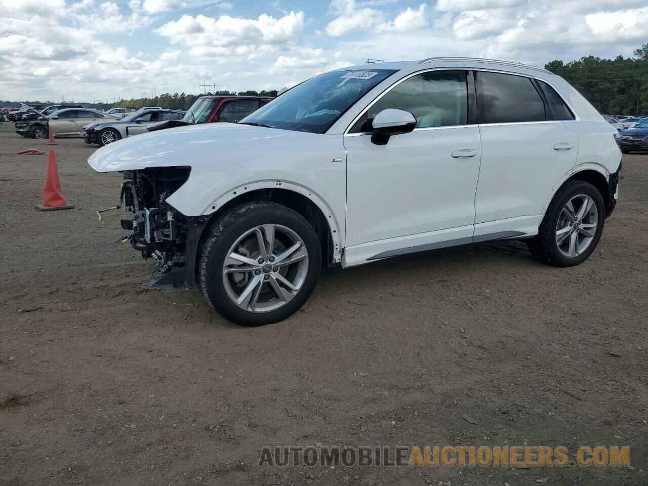 WA1DECF33L1010679 AUDI Q3 2020