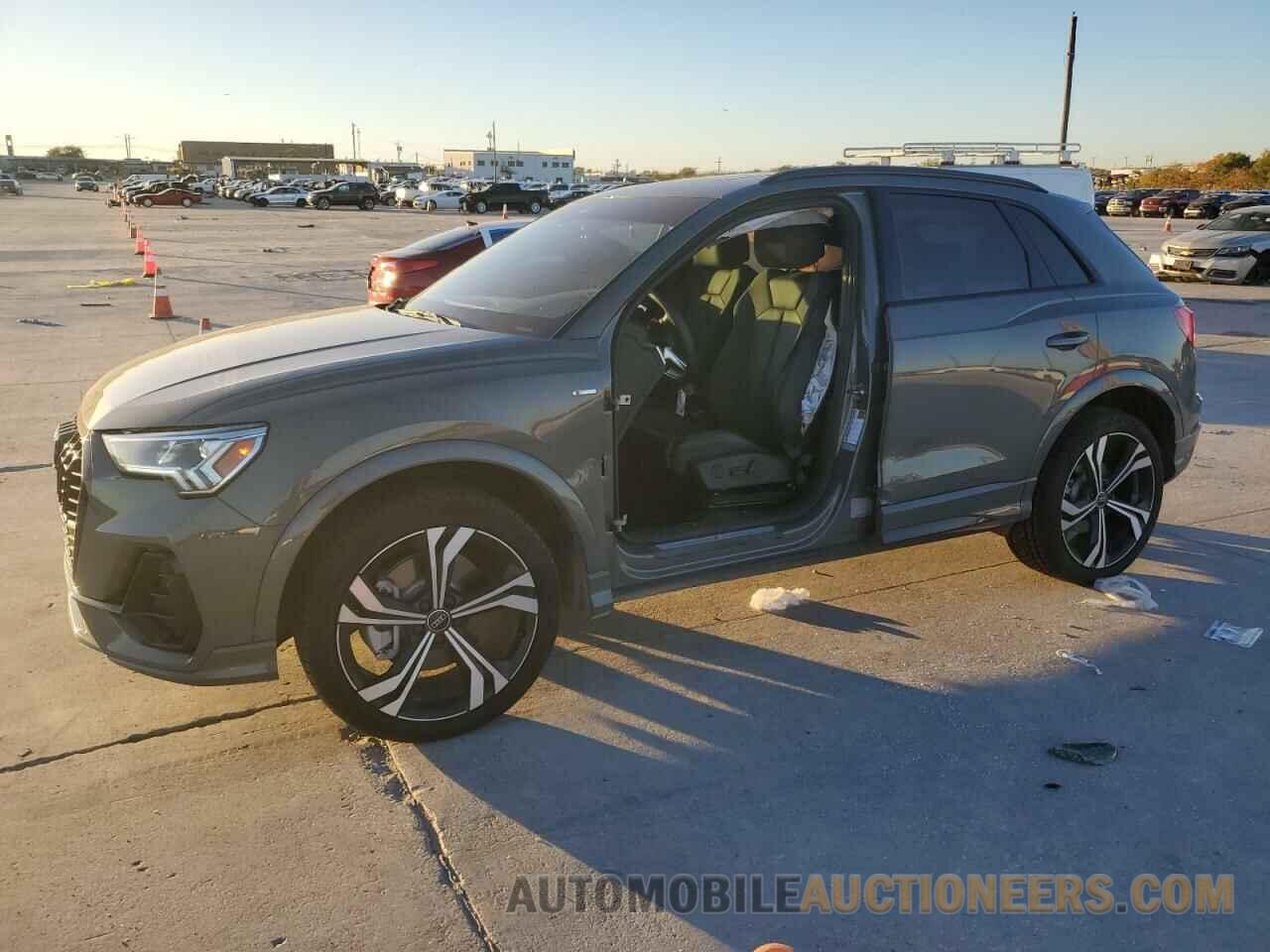 WA1EECF38P1115583 AUDI Q3 2023