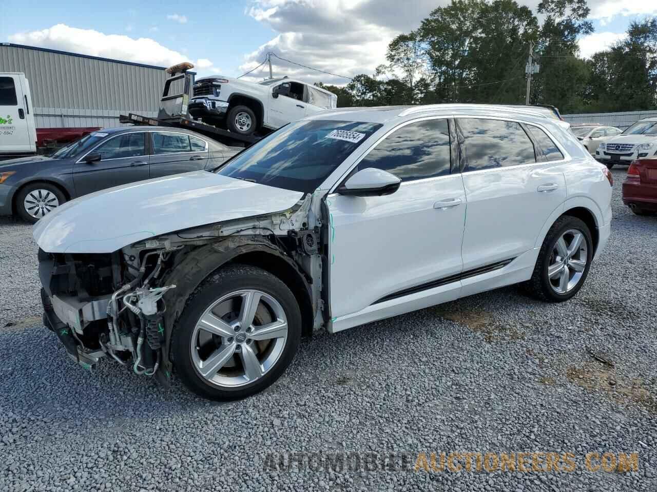 WA1LAAGE7KB017610 AUDI E-TRON 2019