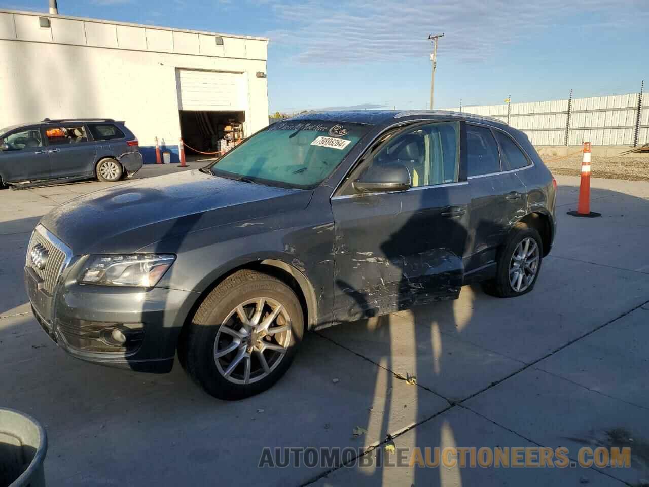 WA1LFAFPXBA031964 AUDI Q5 2011