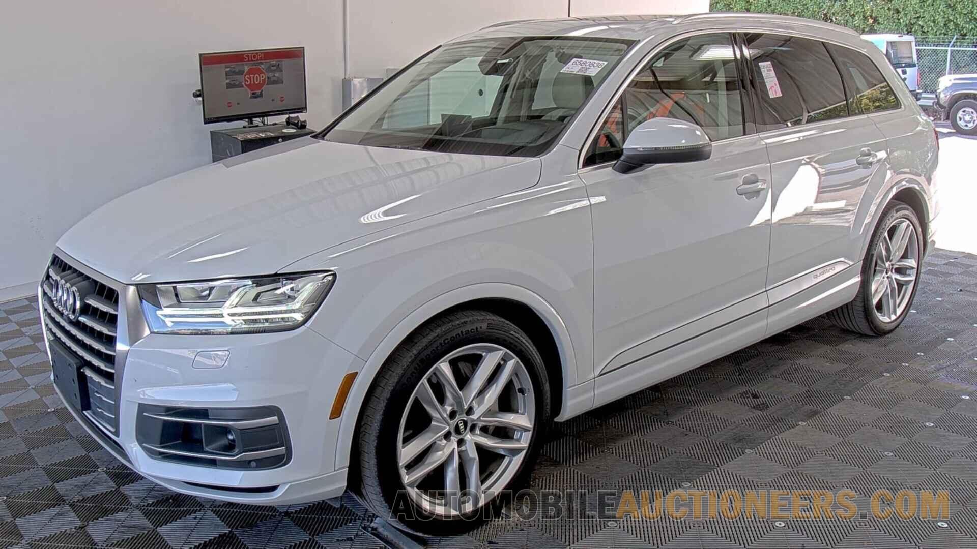 WA1VAAF79HD036135 Audi Q7 2017