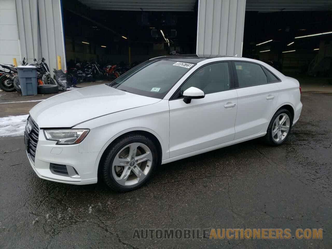 WAUAUGFF0J1010470 AUDI A3 2018