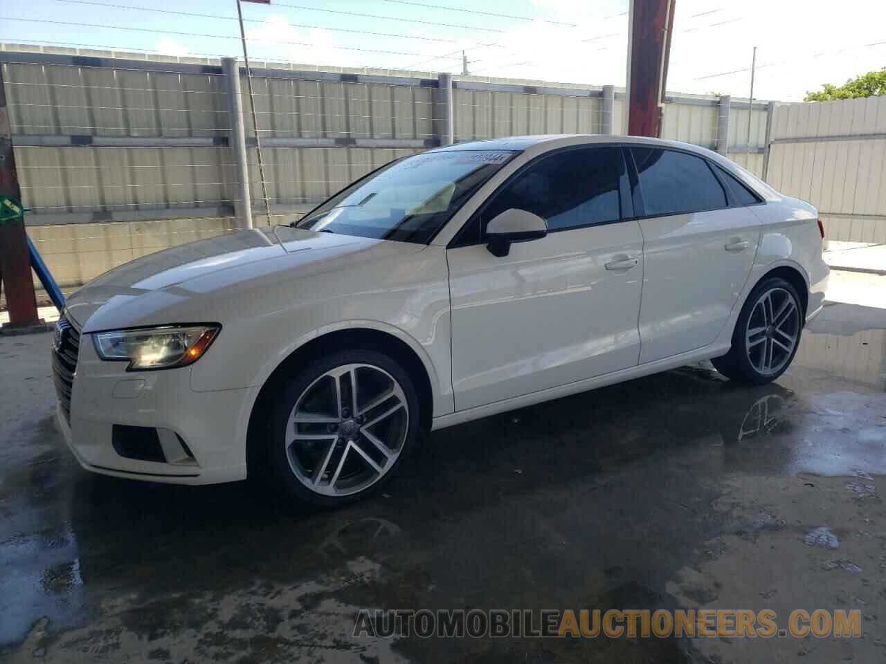 WAUAUGFF7H1061149 AUDI A3 2017