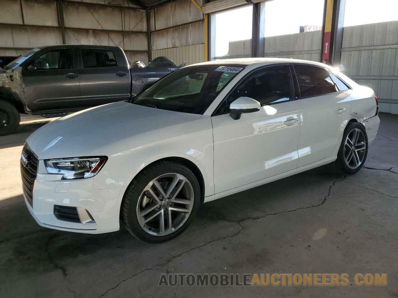 WAUAUGFF8J1059240 AUDI A3 2018