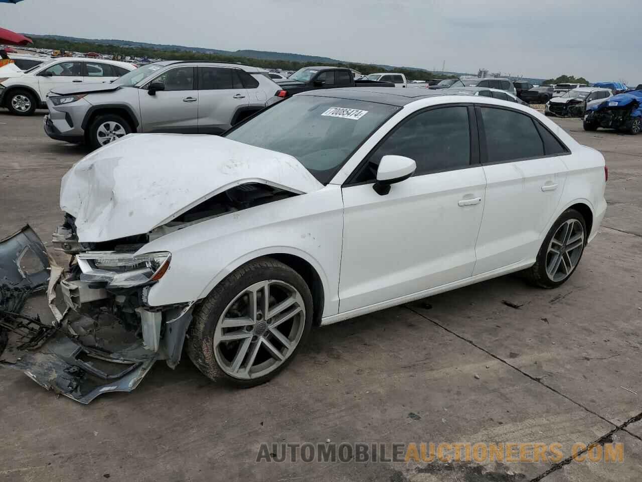 WAUAUGFF9H1052615 AUDI A3 2017