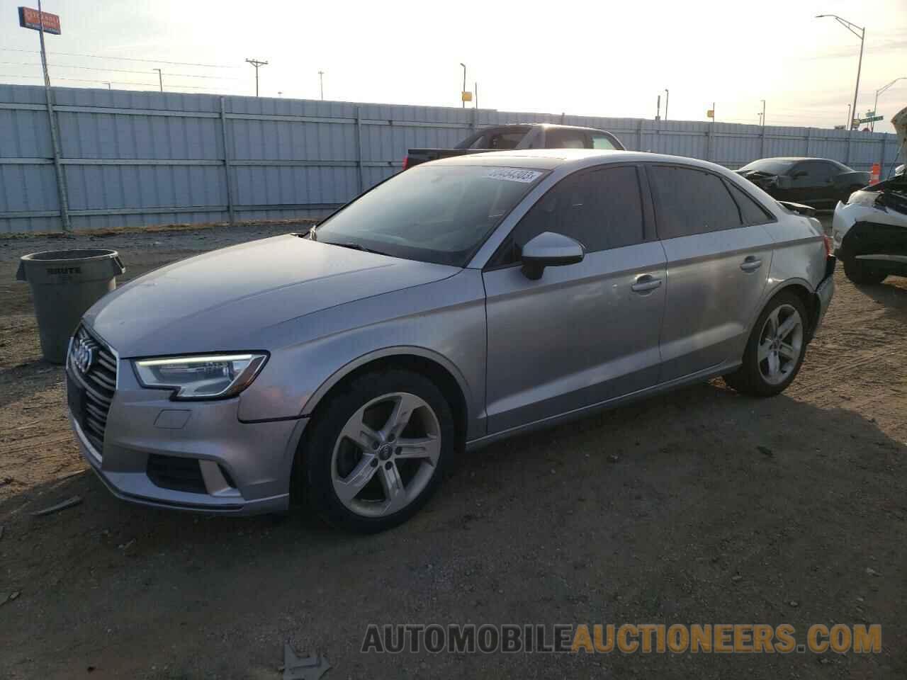 WAUAUHFF4J1072766 AUDI A3 2018